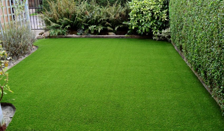 How to Choose the Perfect Turf For Your Residential Putting Green Outdoor
